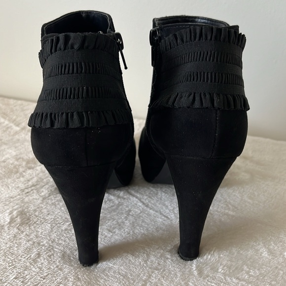 Fergie ankle boots, black, size 8 1/2. - Picture 4 of 8
